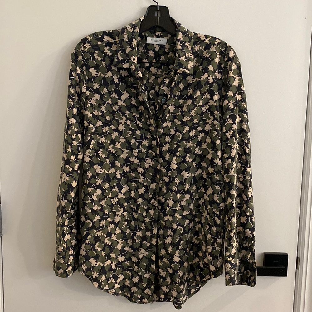 Equipment silk button down